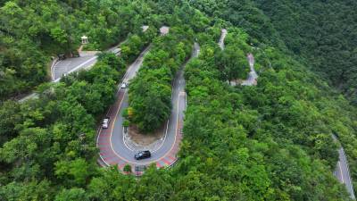 湖北房县：“十回首”公路景如画