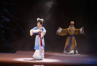 湖北荆门：青年演员排演花鼓戏《白狐》