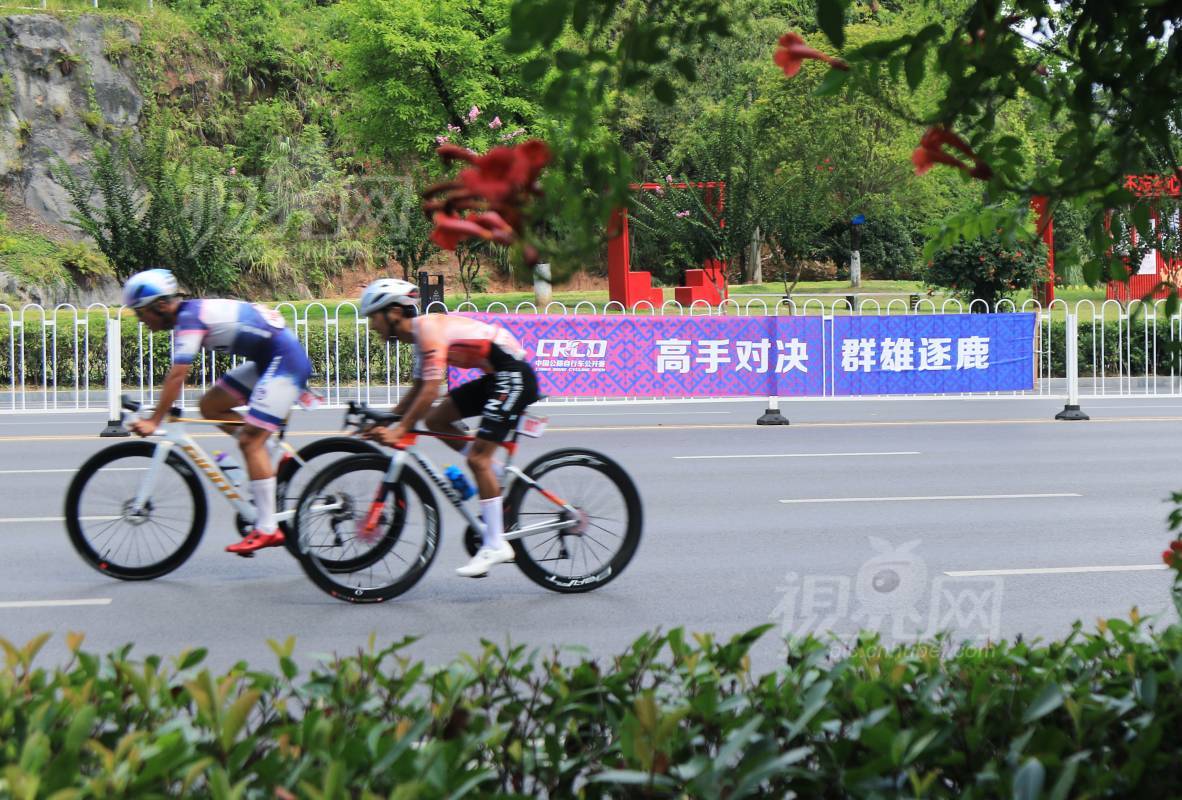 1004518
