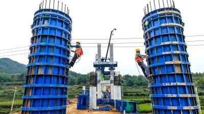  英山：假日高速建设忙