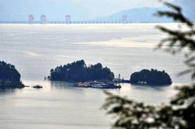 宜昌：三峡水库蓄水175米呈现水墨峡江风景
