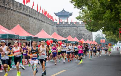 湖北襄阳：2026年襄马激情开跑（客户端采稿）