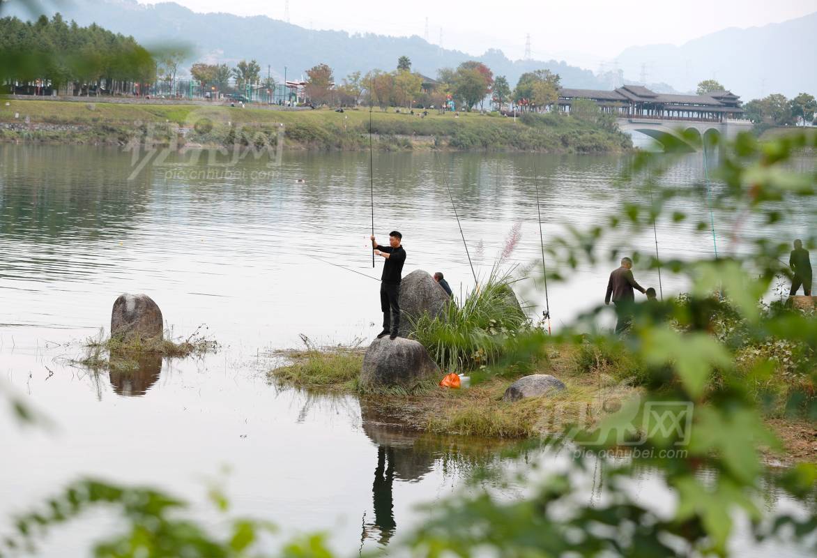 1012303