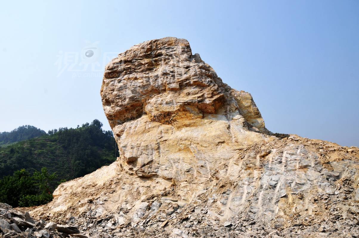 103734