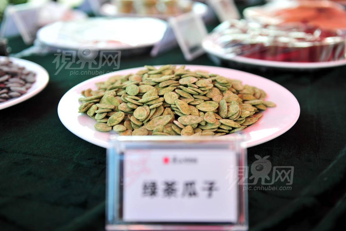 114829