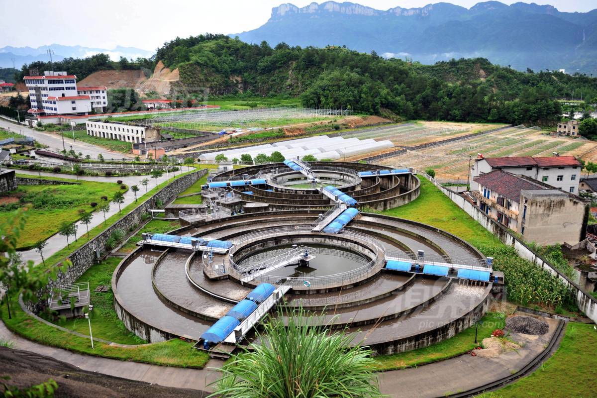 121731