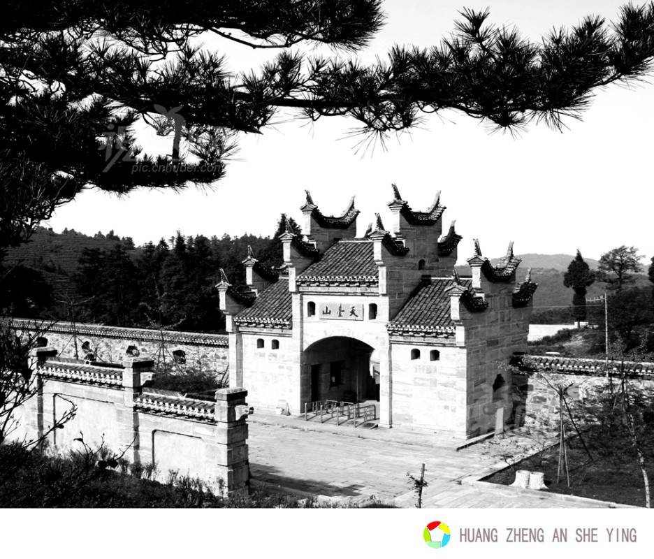 122618