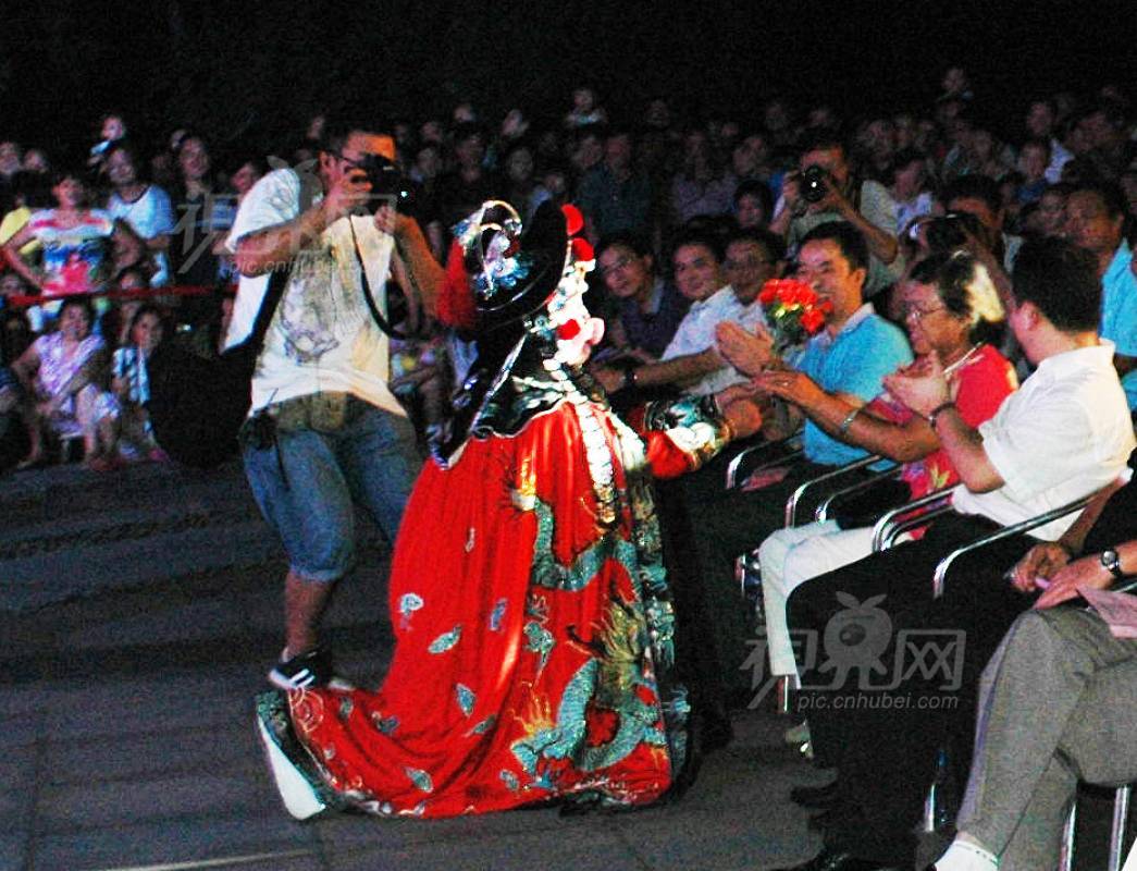 130051