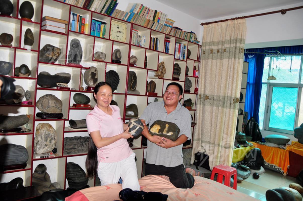 132137