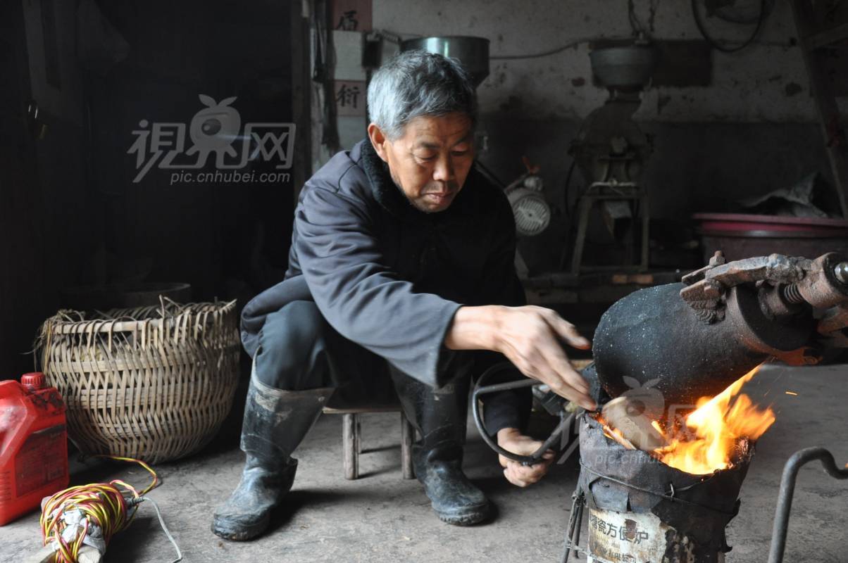 133701