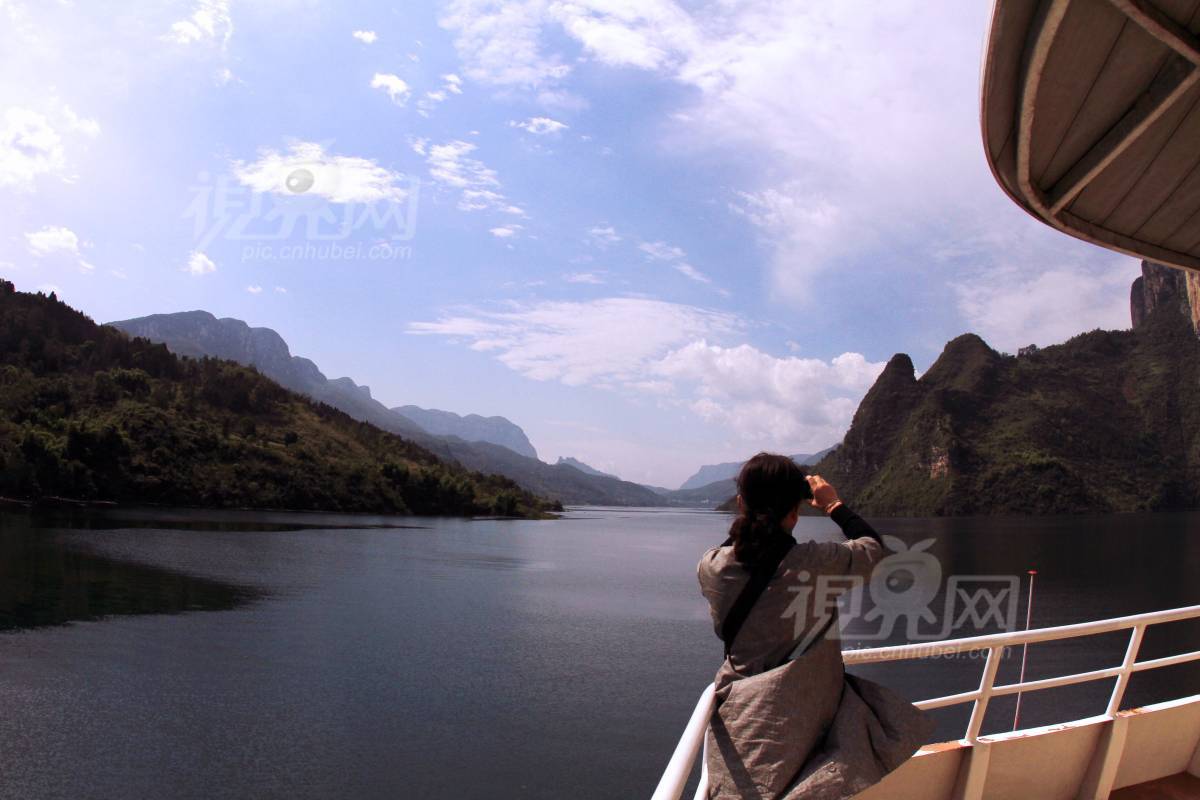 141898