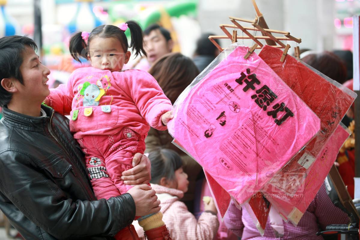 175902
