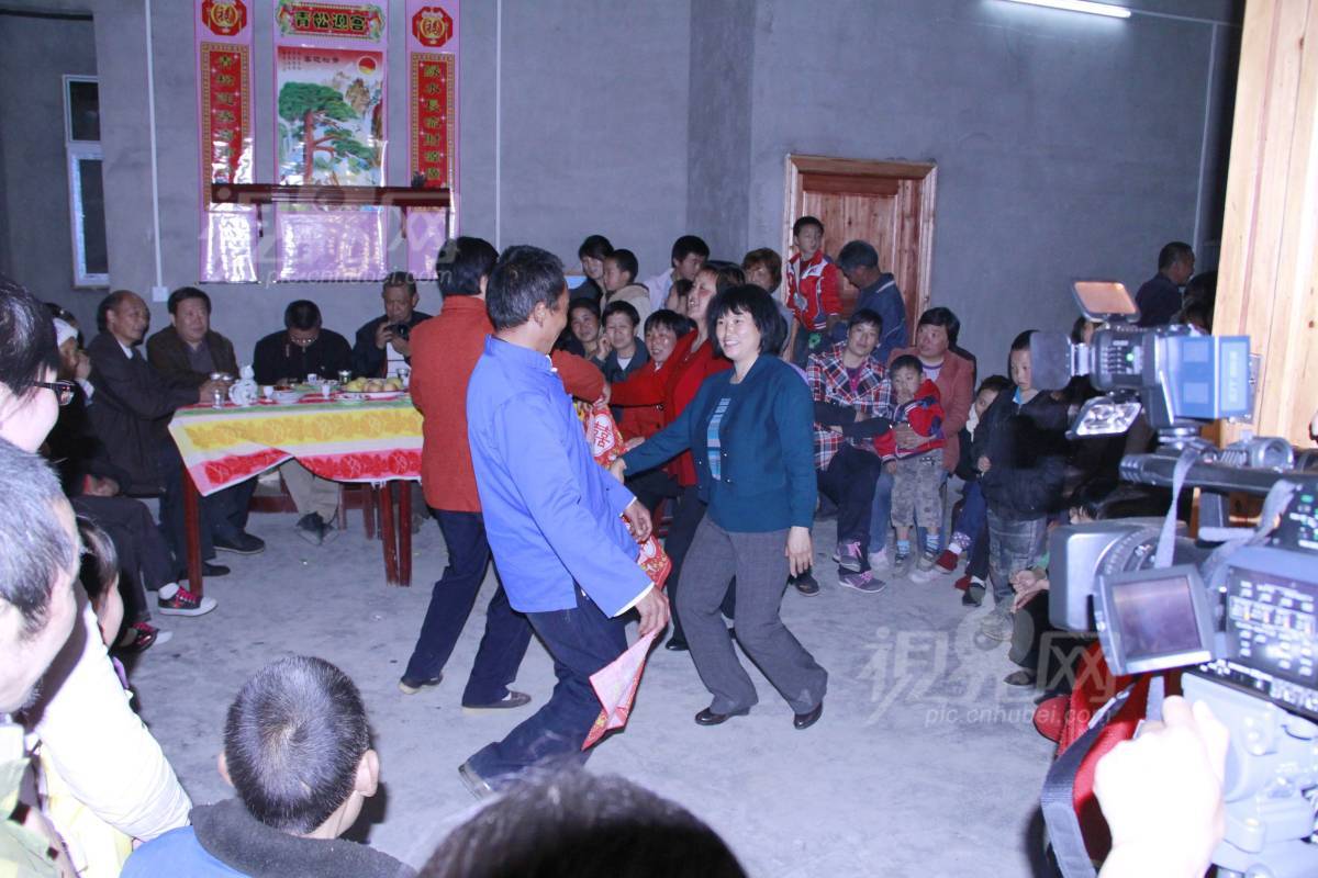 200553