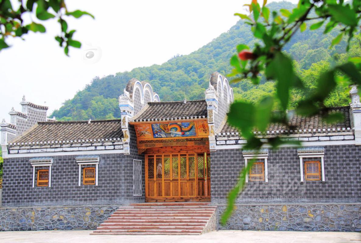 203900