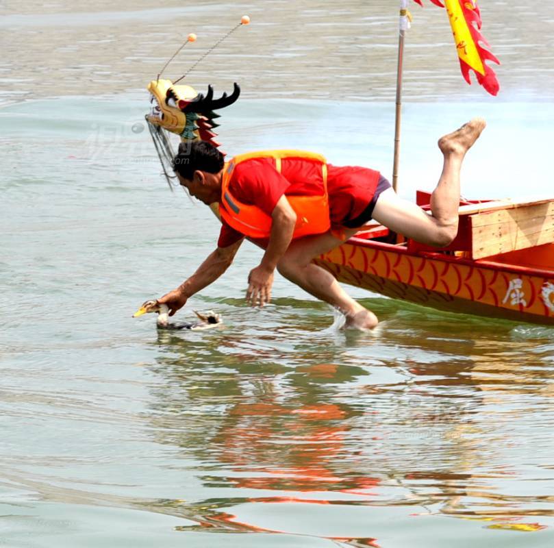 218060
