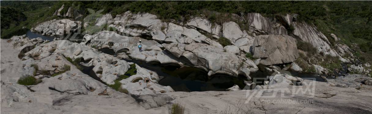 220122