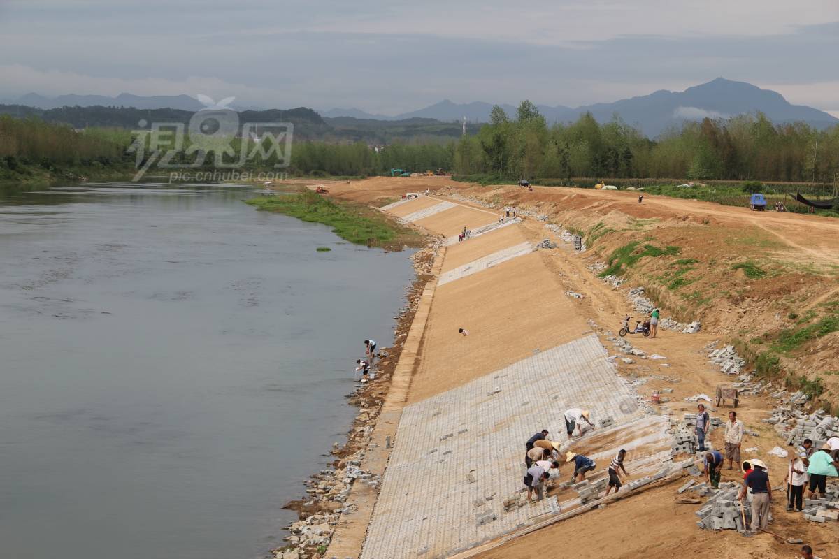 225432