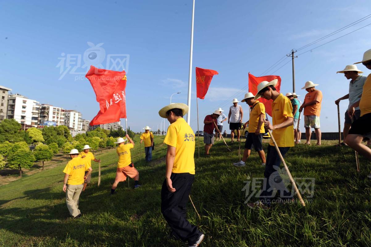 228003