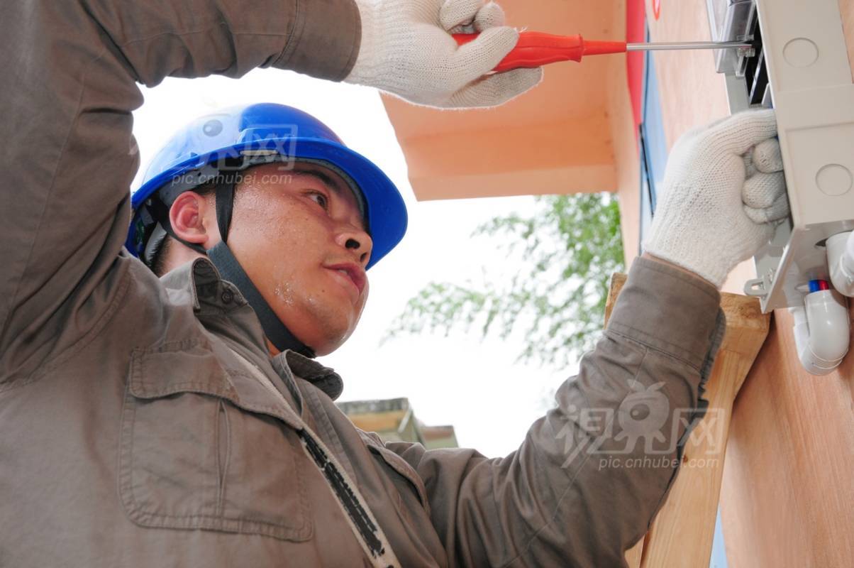 242968