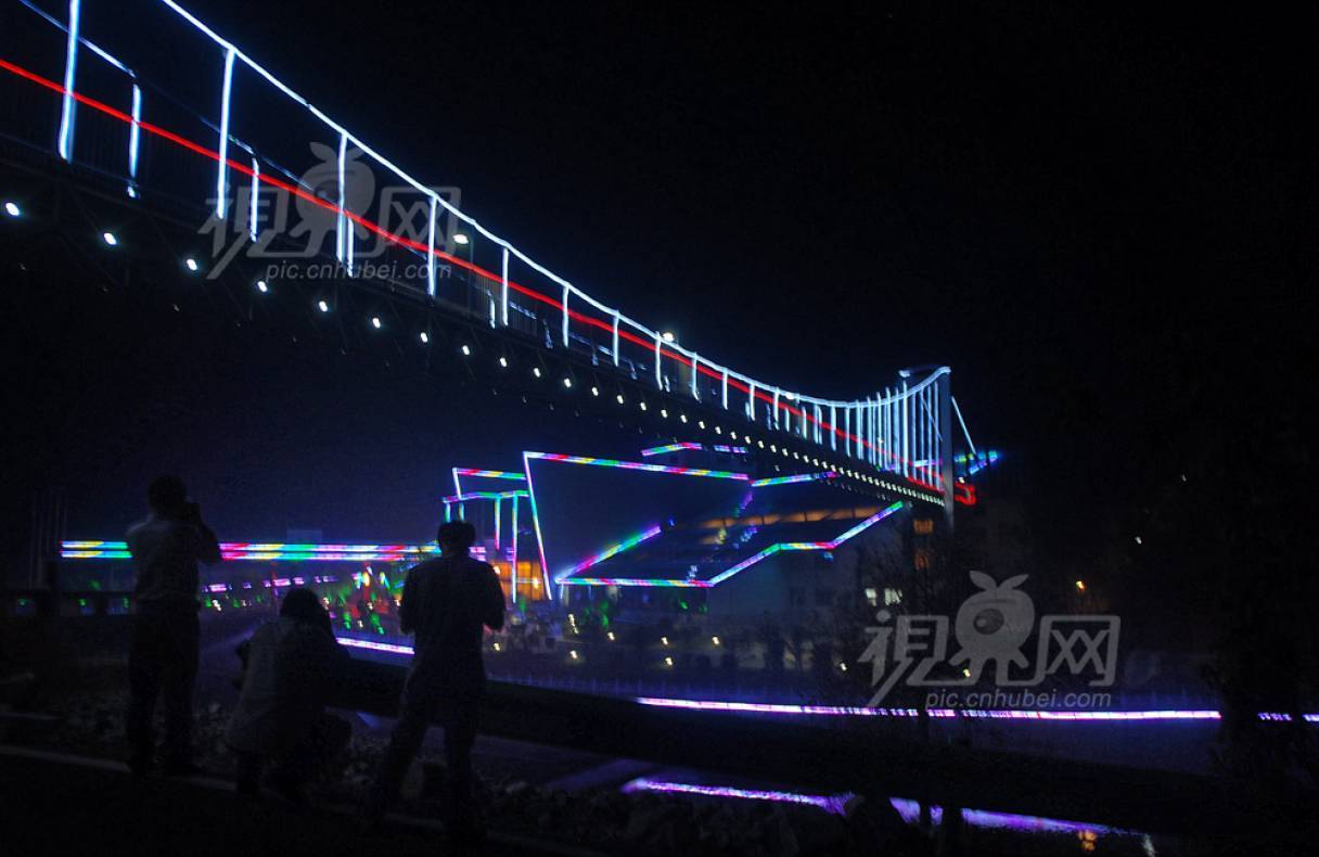 243327
