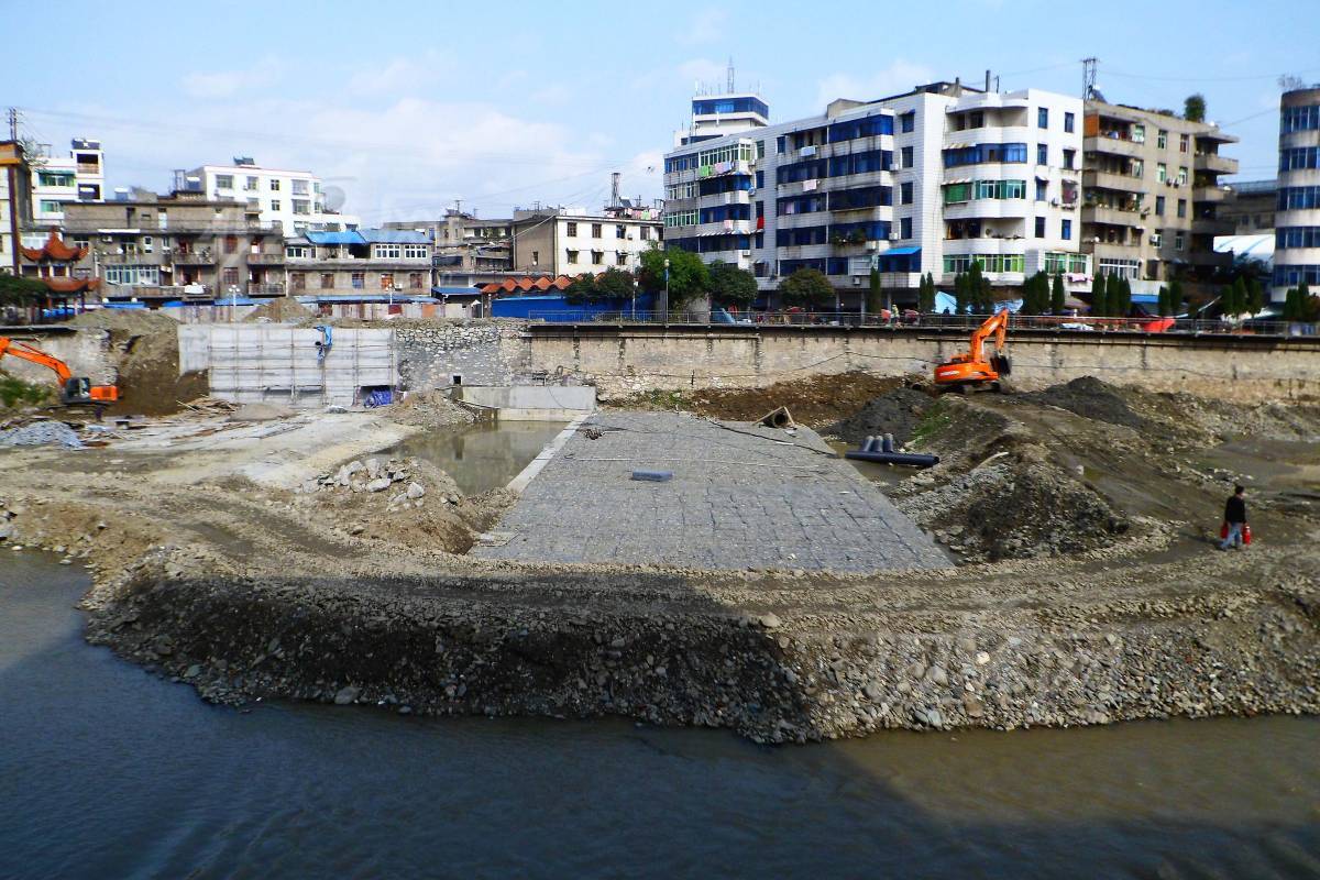 249885