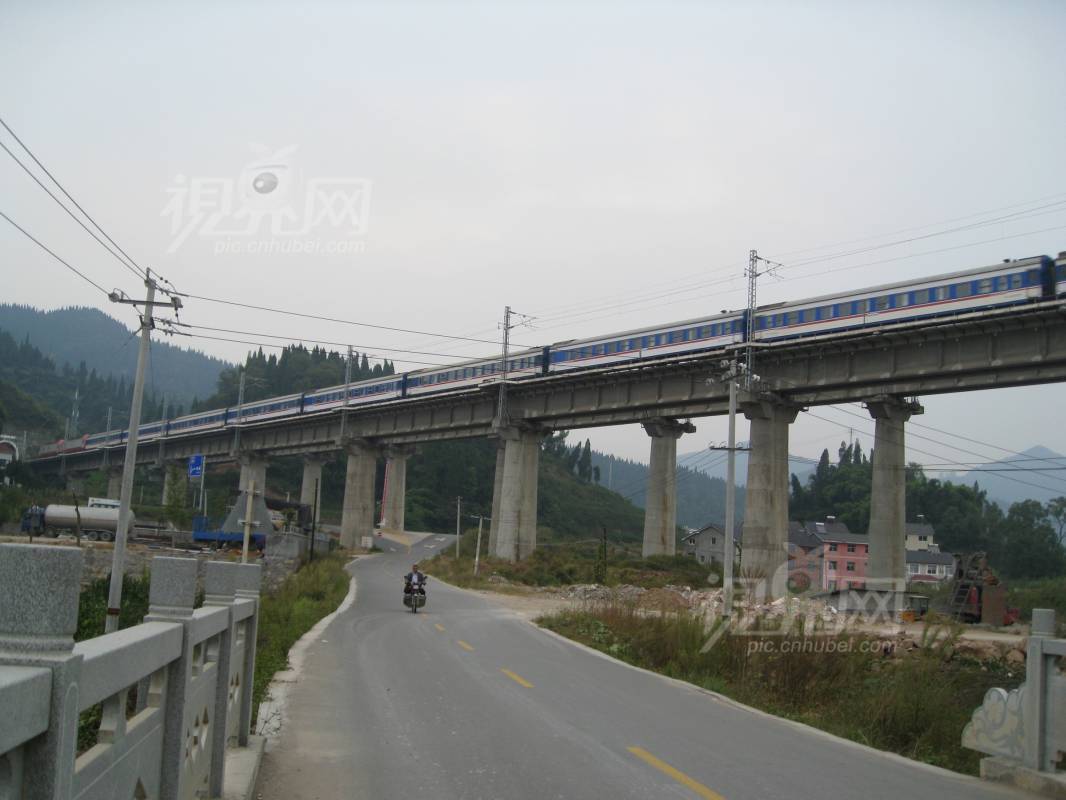 250348