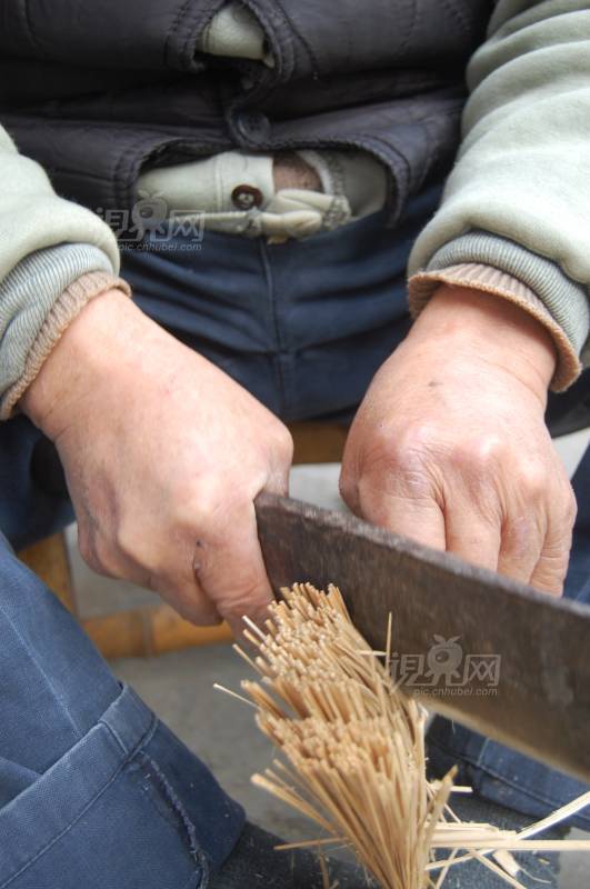 258068