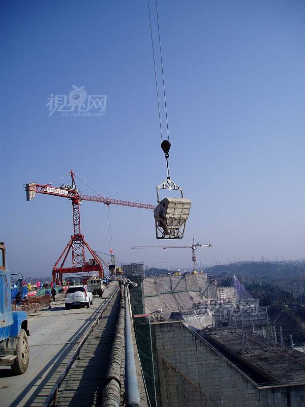 270143
