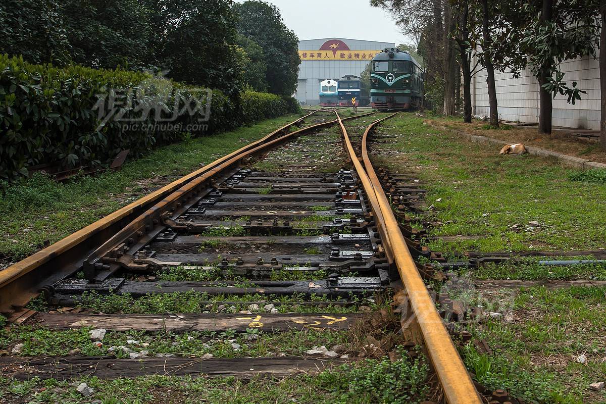 284002
