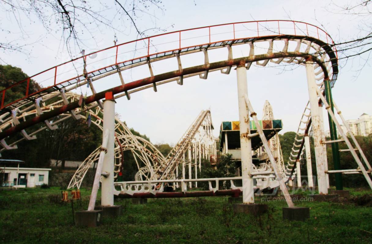 284142