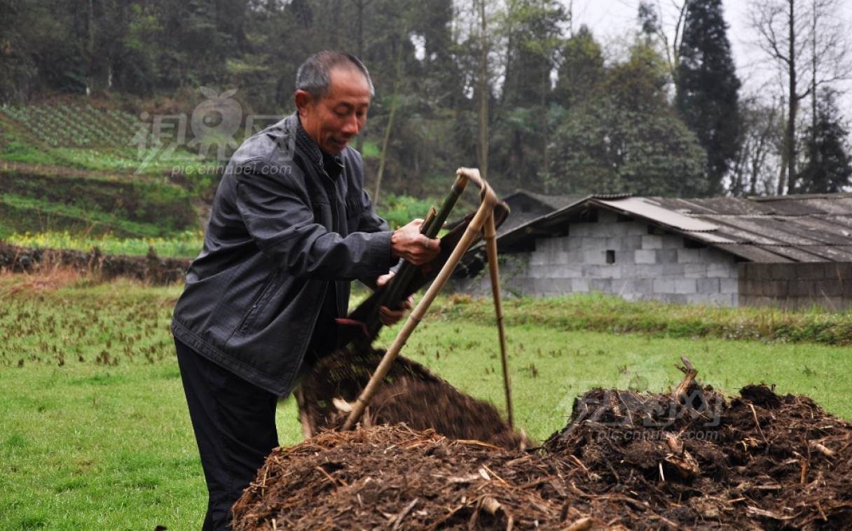 285111