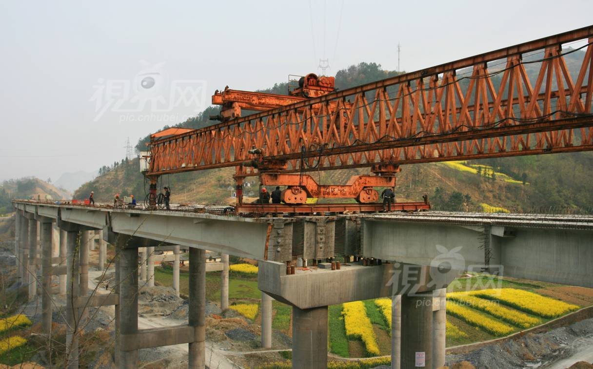 289824