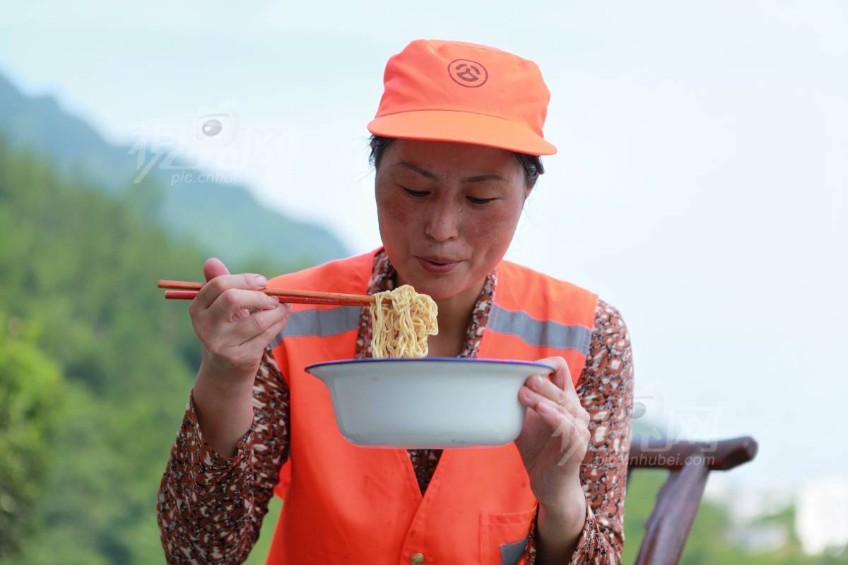 317783