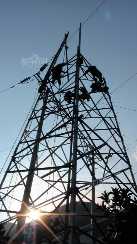320095
