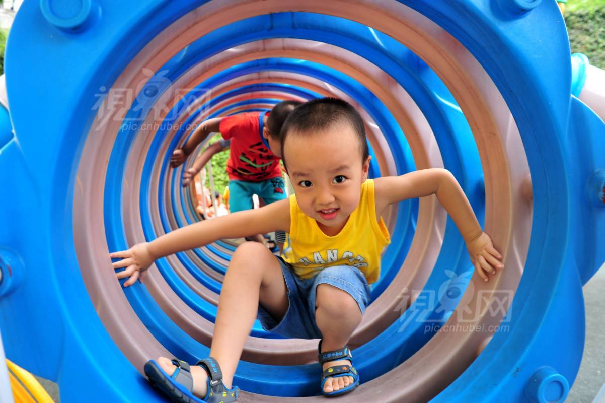 322597