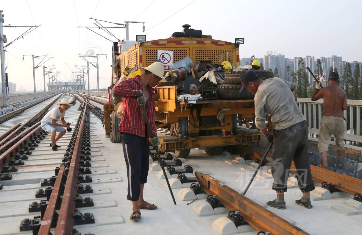 501587