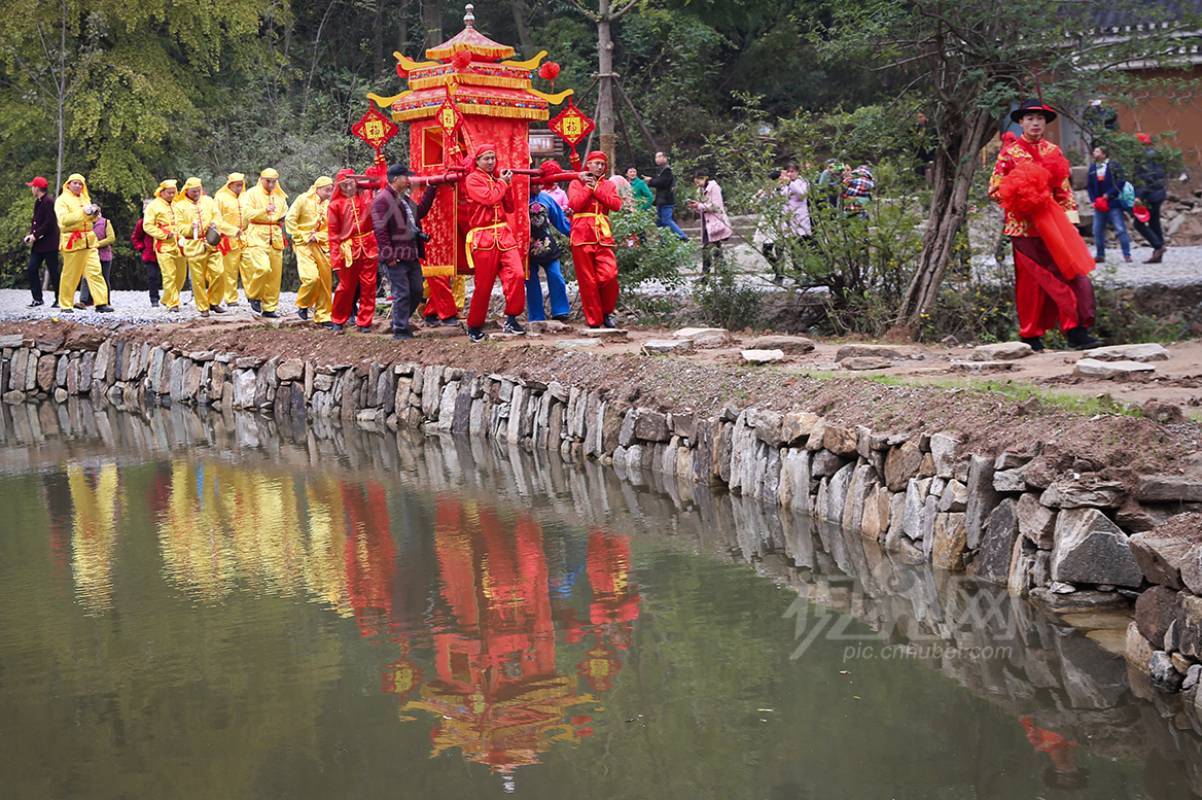 513870
