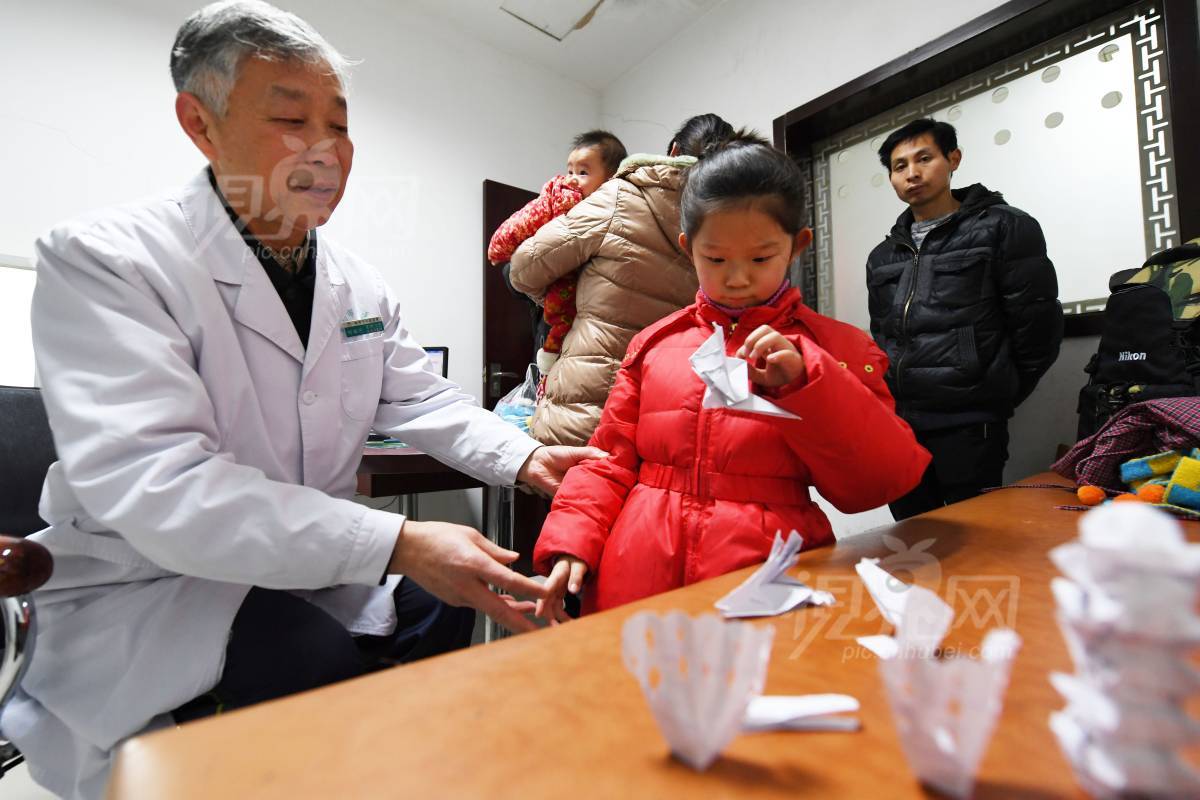 519821