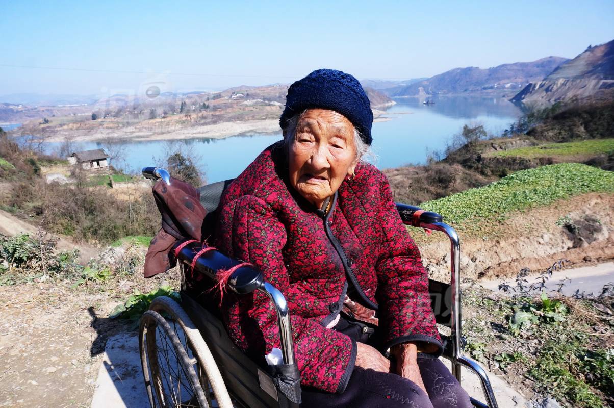 520677
