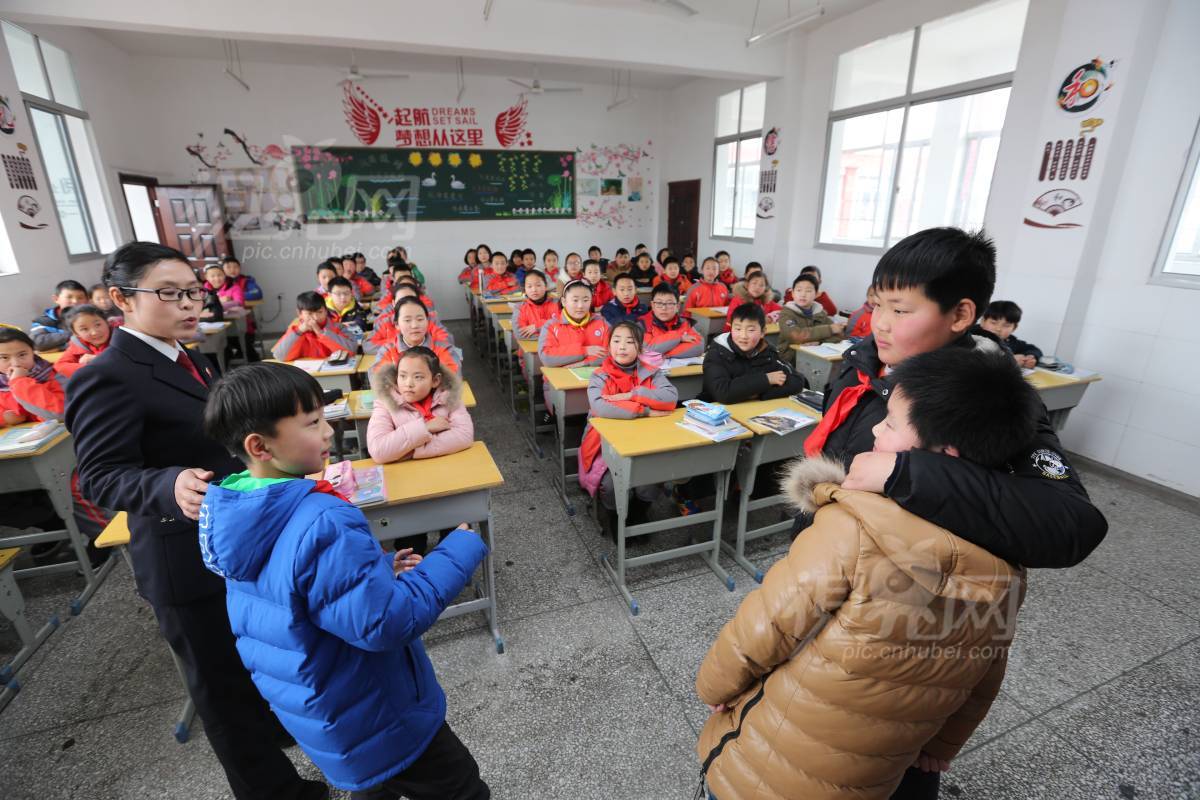 524593
