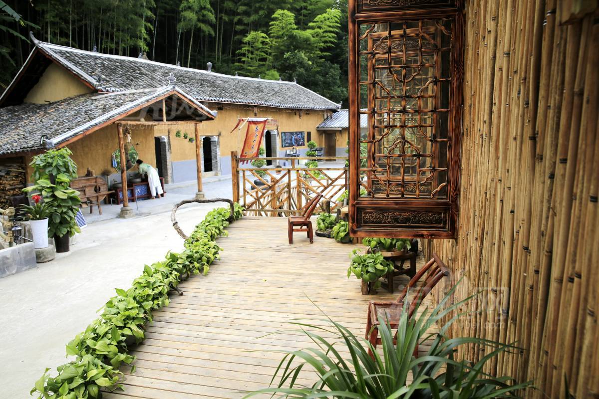 540403