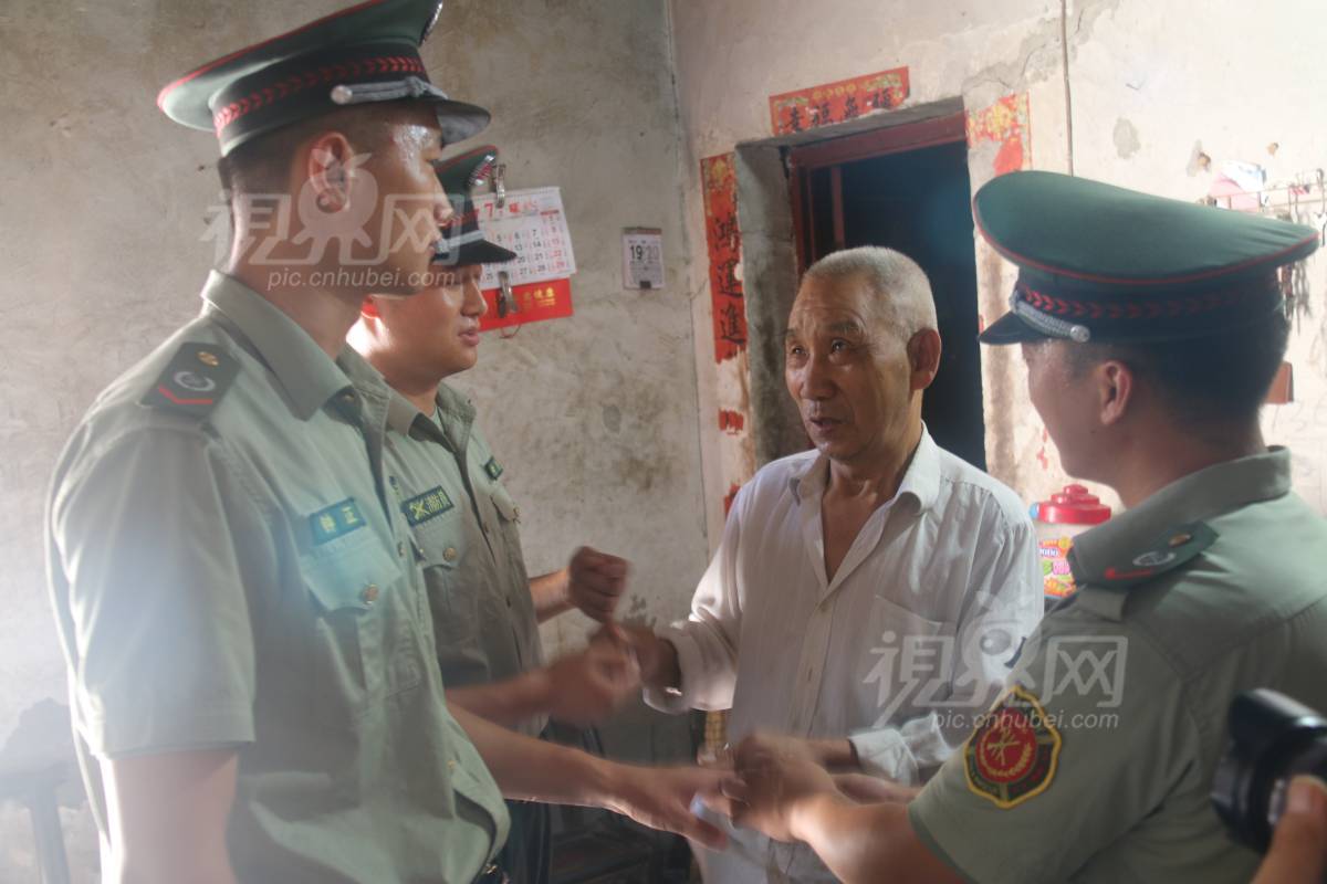 542887