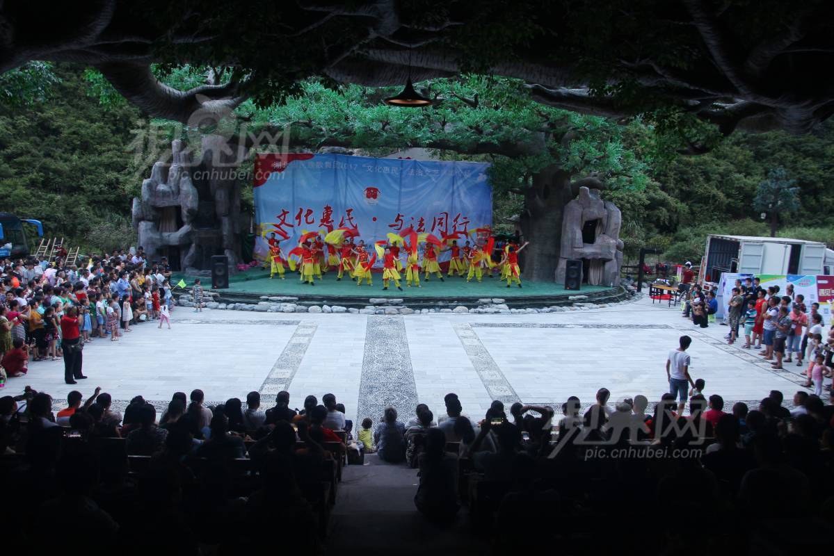 542928