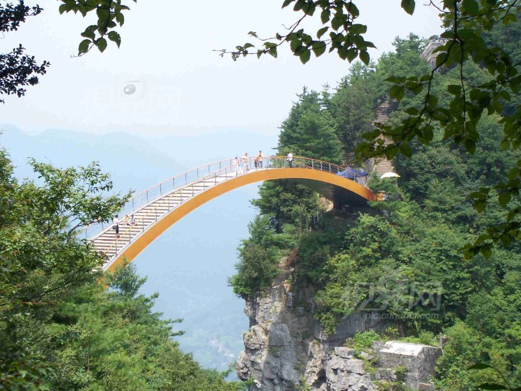 543980