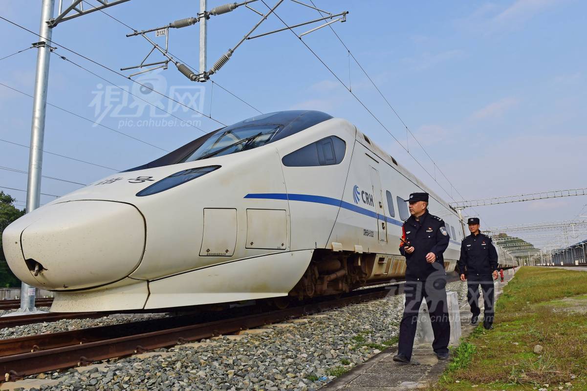 552033