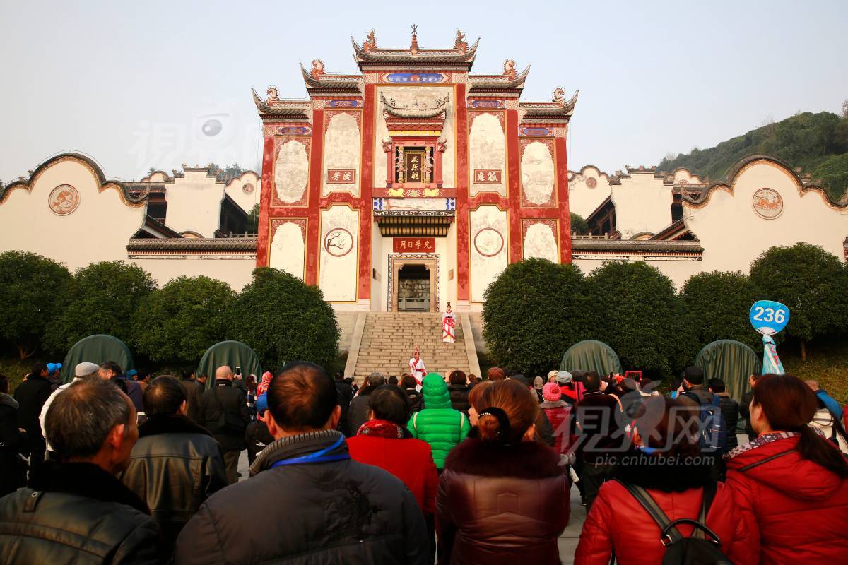 556497