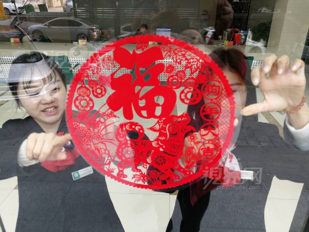 563914