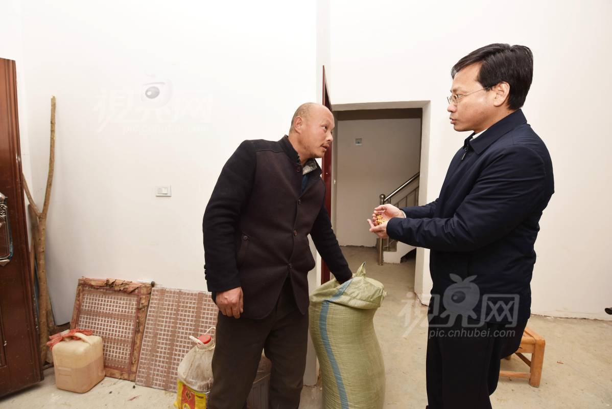 564189