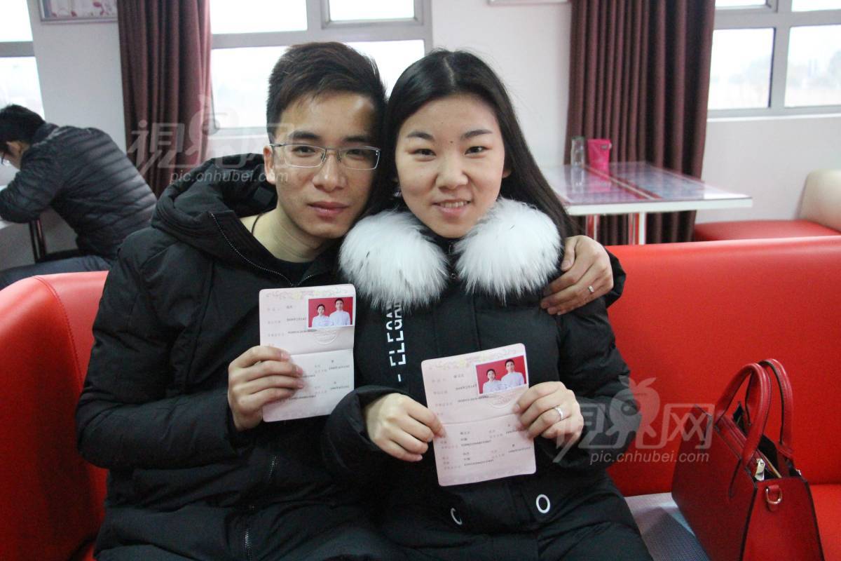 564817