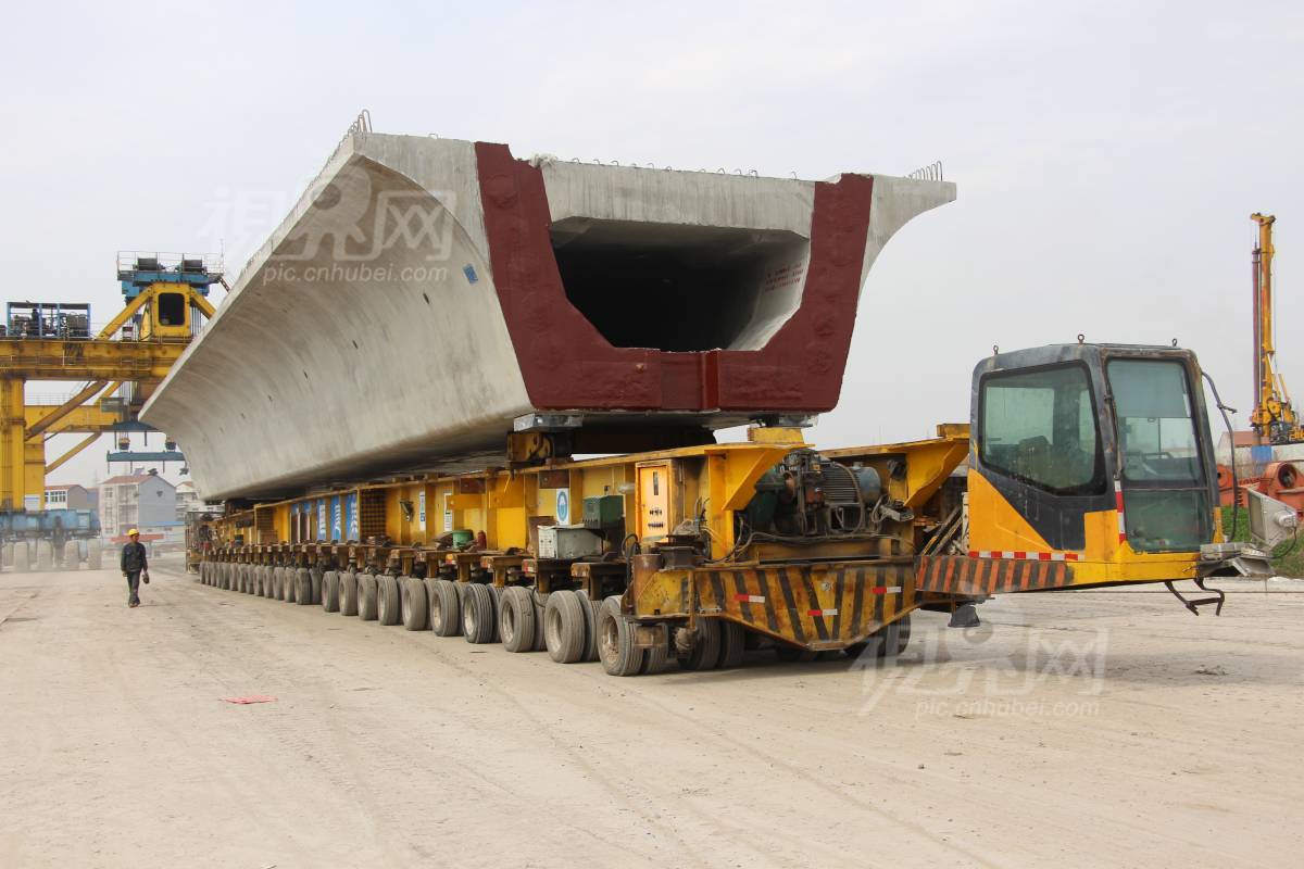 568024